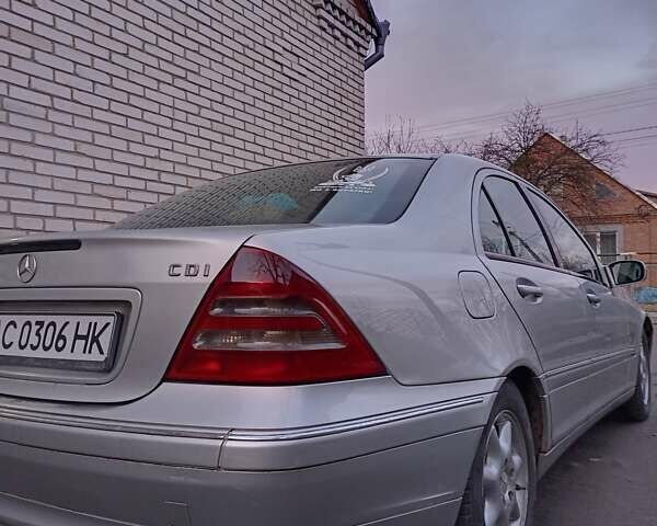 Серый Мерседес Ц-Класс, объемом двигателя 2.15 л и пробегом 402 тыс. км за 5100 $, фото 1 на Automoto.ua