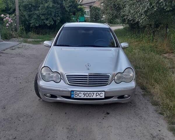 Сірий Мерседес Ц-Клас, об'ємом двигуна 2 л та пробігом 338 тис. км за 4400 $, фото 1 на Automoto.ua
