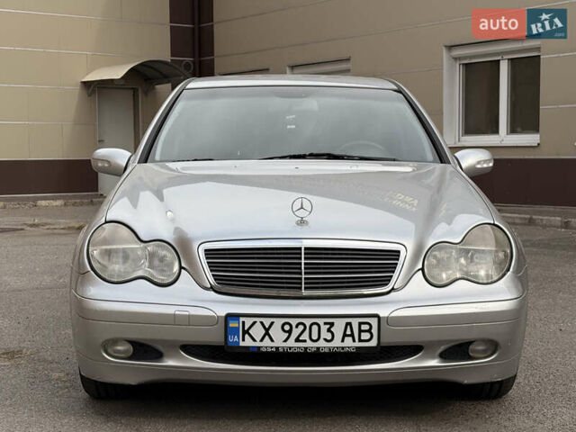Сірий Мерседес Ц-Клас, об'ємом двигуна 2 л та пробігом 260 тис. км за 4900 $, фото 1 на Automoto.ua
