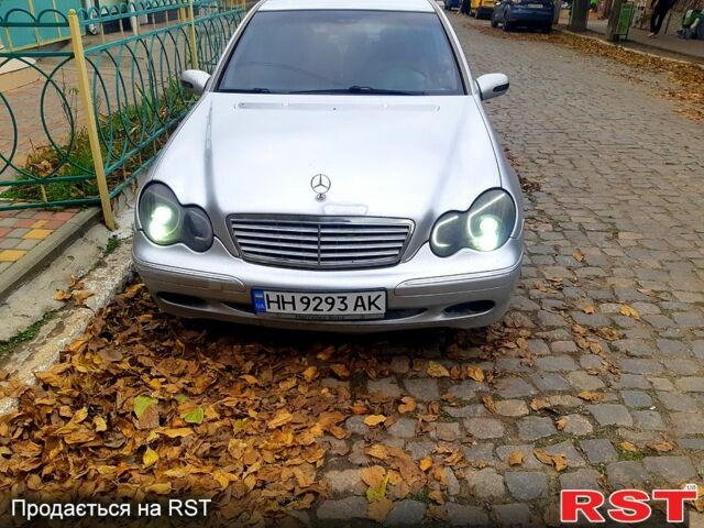 Серый Мерседес Ц-Класс, объемом двигателя 2.6 л и пробегом 430 тыс. км за 3600 $, фото 1 на Automoto.ua