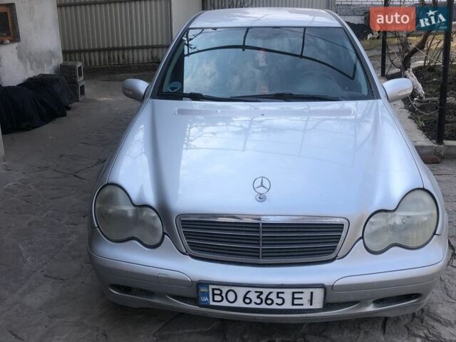 Серый Мерседес Ц-Класс, объемом двигателя 2 л и пробегом 314 тыс. км за 3100 $, фото 1 на Automoto.ua