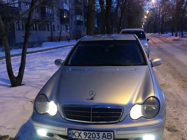 Серый Мерседес Ц-Класс, объемом двигателя 2 л и пробегом 265 тыс. км за 4800 $, фото 1 на Automoto.ua