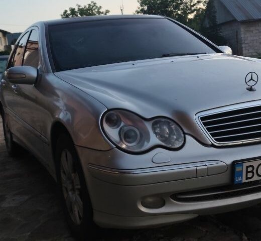 Серый Мерседес Ц-Класс, объемом двигателя 2.1 л и пробегом 450 тыс. км за 2950 $, фото 1 на Automoto.ua