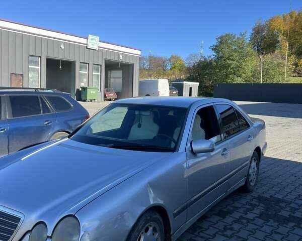 Мерседес Ц-Класс 2001 в Черновцах на Automoto.ua Серый Мерседес Ц-Класс, объемом двигателя 2.6 л и пробегом 300 тыс. км за 2300 $, фото 1 на Automoto.ua