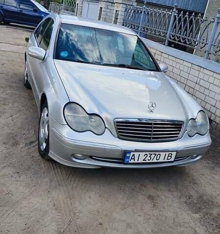 Сірий Мерседес Ц-Клас, об'ємом двигуна 2.1 л та пробігом 300 тис. км за 6000 $, фото 1 на Automoto.ua