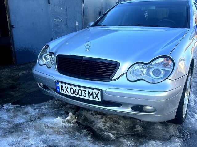 Серый Мерседес Ц-Класс, объемом двигателя 2 л и пробегом 235 тыс. км за 5200 $, фото 1 на Automoto.ua