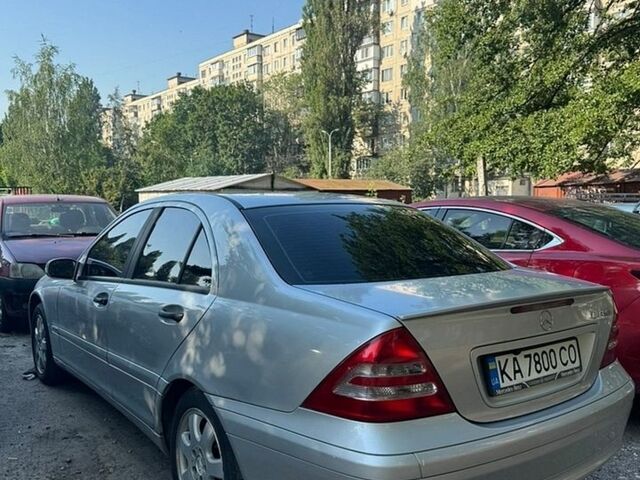 Серый Мерседес Ц-Класс, объемом двигателя 2 л и пробегом 309 тыс. км за 4000 $, фото 1 на Automoto.ua