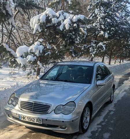 Серый Мерседес Ц-Класс, объемом двигателя 2 л и пробегом 335 тыс. км за 3600 $, фото 1 на Automoto.ua