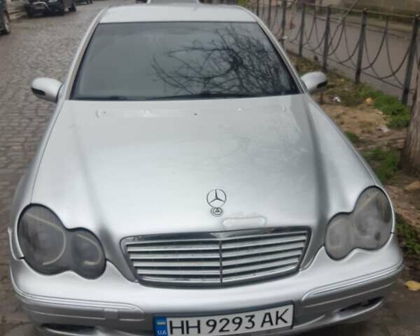 Серый Мерседес Ц-Класс, объемом двигателя 2.6 л и пробегом 430 тыс. км за 3200 $, фото 1 на Automoto.ua