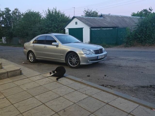 Сірий Мерседес Ц-Клас, об'ємом двигуна 2.6 л та пробігом 238 тис. км за 4200 $, фото 1 на Automoto.ua