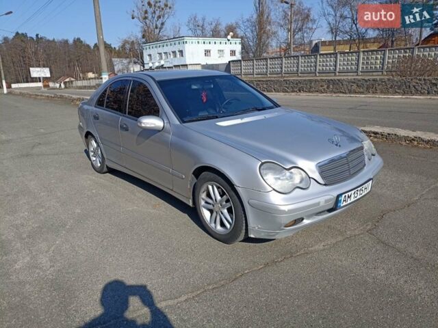 Серый Мерседес Ц-Класс, объемом двигателя 2.1 л и пробегом 390 тыс. км за 3500 $, фото 1 на Automoto.ua