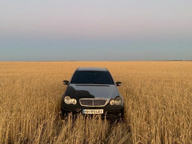 Сірий Мерседес Ц-Клас, об'ємом двигуна 2.1 л та пробігом 400 тис. км за 4199 $, фото 1 на Automoto.ua