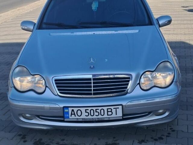 Сірий Мерседес Ц-Клас, об'ємом двигуна 2.2 л та пробігом 370 тис. км за 4500 $, фото 1 на Automoto.ua