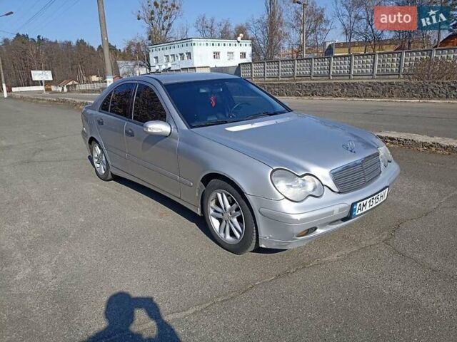 Серый Мерседес Ц-Класс, объемом двигателя 2.1 л и пробегом 390 тыс. км за 3800 $, фото 1 на Automoto.ua