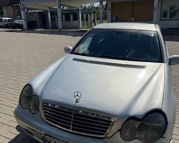 Сірий Мерседес Ц-Клас, об'ємом двигуна 2.7 л та пробігом 175 тис. км за 3900 $, фото 1 на Automoto.ua