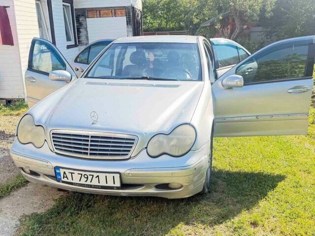 Сірий Мерседес Ц-Клас, об'ємом двигуна 2 л та пробігом 376 тис. км за 2999 $, фото 1 на Automoto.ua