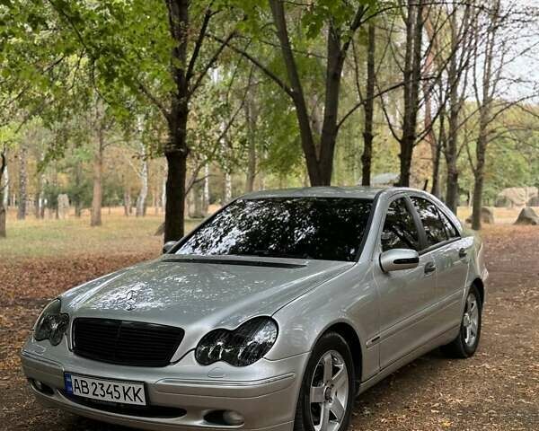 Сірий Мерседес Ц-Клас, об'ємом двигуна 2 л та пробігом 125 тис. км за 5500 $, фото 1 на Automoto.ua