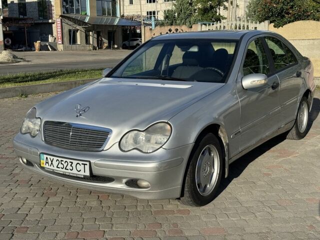 Серый Мерседес Ц-Класс, объемом двигателя 2 л и пробегом 260 тыс. км за 3250 $, фото 1 на Automoto.ua
