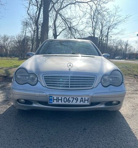 Серый Мерседес Ц-Класс, объемом двигателя 2 л и пробегом 220 тыс. км за 4200 $, фото 1 на Automoto.ua
