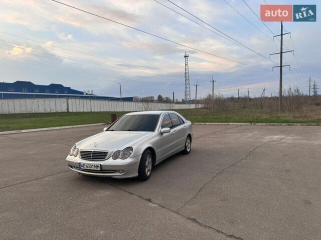 Серый Мерседес Ц-Класс, объемом двигателя 2 л и пробегом 219 тыс. км за 4500 $, фото 1 на Automoto.ua