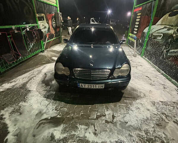 Сірий Мерседес Ц-Клас, об'ємом двигуна 2 л та пробігом 200 тис. км за 3999 $, фото 1 на Automoto.ua