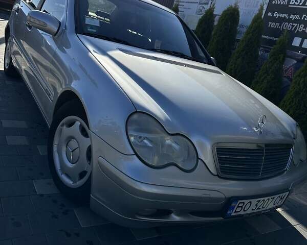 Серый Мерседес Ц-Класс, объемом двигателя 1.8 л и пробегом 250 тыс. км за 5000 $, фото 1 на Automoto.ua
