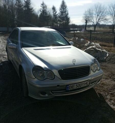 Серый Мерседес Ц-Класс, объемом двигателя 2.15 л и пробегом 200 тыс. км за 3750 $, фото 1 на Automoto.ua