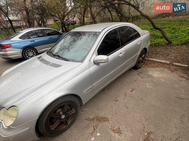 Сірий Мерседес Ц-Клас, об'ємом двигуна 2 л та пробігом 233 тис. км за 5500 $, фото 1 на Automoto.ua