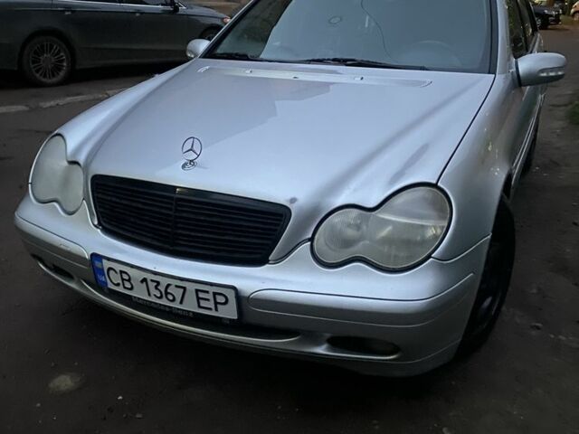 Серый Мерседес Ц-Класс, объемом двигателя 2.1 л и пробегом 480 тыс. км за 4500 $, фото 1 на Automoto.ua