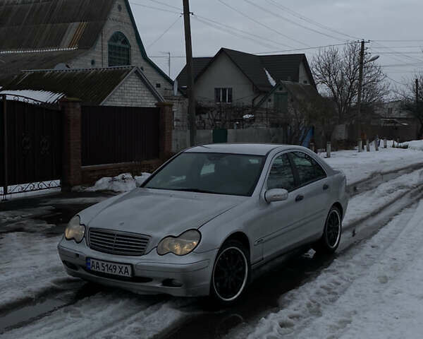 Серый Мерседес Ц-Класс, объемом двигателя 2.15 л и пробегом 600 тыс. км за 3999 $, фото 1 на Automoto.ua