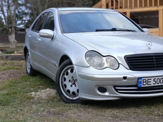 Серый Мерседес Ц-Класс, объемом двигателя 2.1 л и пробегом 330 тыс. км за 3799 $, фото 1 на Automoto.ua