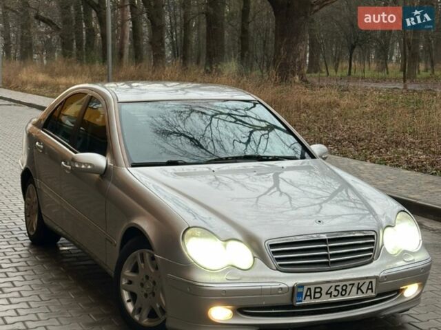 Серый Мерседес Ц-Класс, объемом двигателя 2.7 л и пробегом 236 тыс. км за 4450 $, фото 1 на Automoto.ua