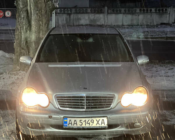 Серый Мерседес Ц-Класс, объемом двигателя 2.15 л и пробегом 638 тыс. км за 3600 $, фото 1 на Automoto.ua