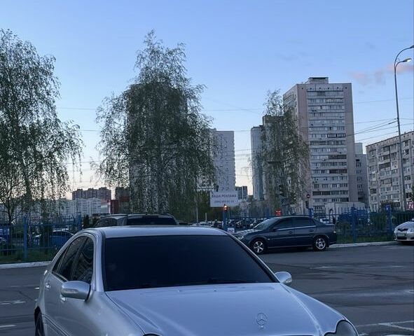 Серый Мерседес Ц-Класс, объемом двигателя 2.7 л и пробегом 501 тыс. км за 5300 $, фото 1 на Automoto.ua