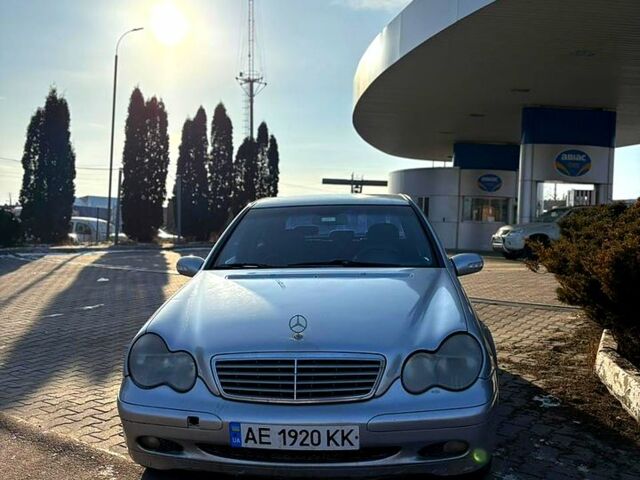 Сірий Мерседес Ц-Клас, об'ємом двигуна 1.8 л та пробігом 200 тис. км за 4200 $, фото 1 на Automoto.ua