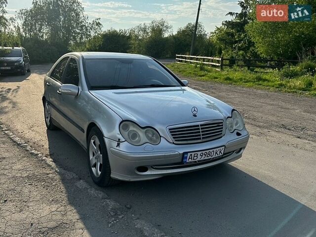 Серый Мерседес Ц-Класс, объемом двигателя 2.2 л и пробегом 350 тыс. км за 2500 $, фото 1 на Automoto.ua