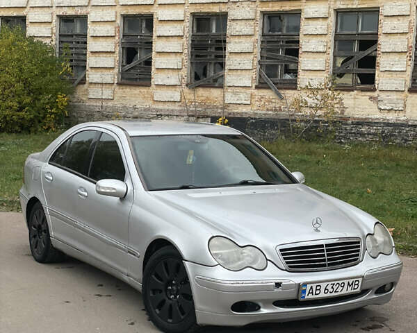 Серый Мерседес Ц-Класс, объемом двигателя 1.8 л и пробегом 350 тыс. км за 3000 $, фото 1 на Automoto.ua