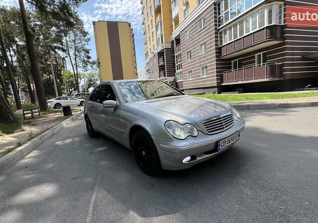 Сірий Мерседес Ц-Клас, об'ємом двигуна 2.4 л та пробігом 204 тис. км за 5400 $, фото 1 на Automoto.ua