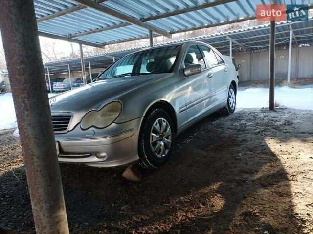 Серый Мерседес Ц-Класс, объемом двигателя 2.1 л и пробегом 379 тыс. км за 5200 $, фото 1 на Automoto.ua