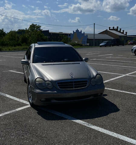 Сірий Мерседес Ц-Клас, об'ємом двигуна 2.15 л та пробігом 338 тис. км за 5500 $, фото 1 на Automoto.ua