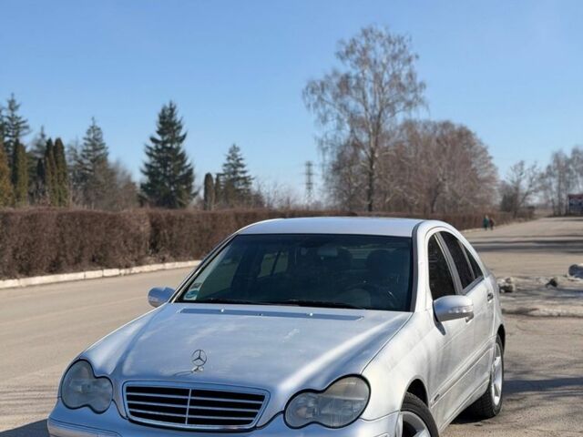 Серый Мерседес Ц-Класс, объемом двигателя 2.2 л и пробегом 300 тыс. км за 4850 $, фото 1 на Automoto.ua