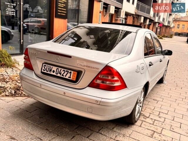 Серый Мерседес Ц-Класс, объемом двигателя 1.8 л и пробегом 230 тыс. км за 5600 $, фото 1 на Automoto.ua