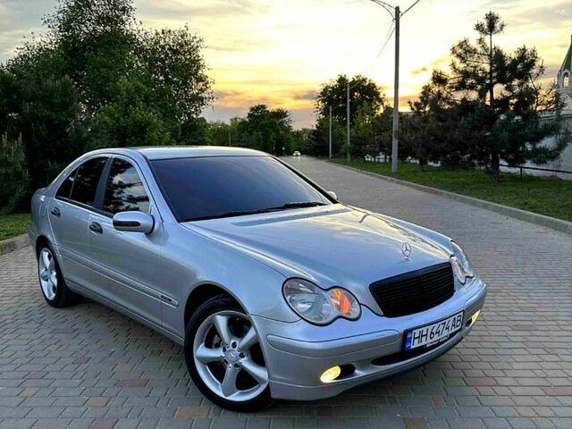 Сірий Мерседес Ц-Клас, об'ємом двигуна 2.1 л та пробігом 278 тис. км за 6400 $, фото 1 на Automoto.ua