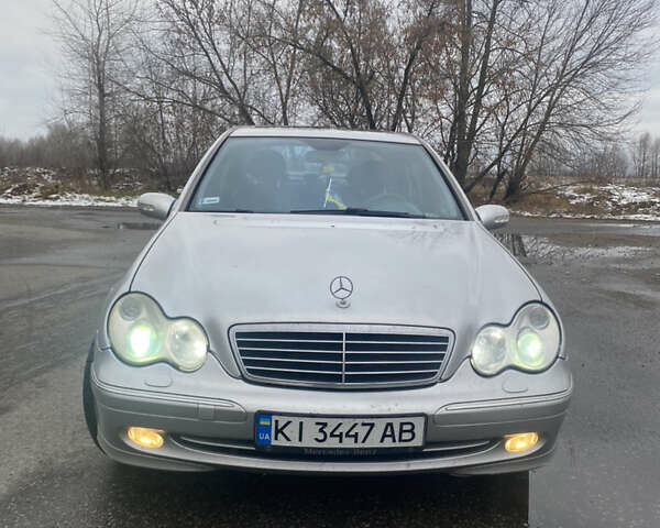 Сірий Мерседес Ц-Клас, об'ємом двигуна 1.8 л та пробігом 320 тис. км за 4500 $, фото 1 на Automoto.ua