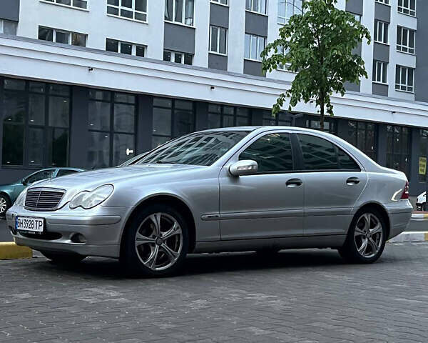 Серый Мерседес Ц-Класс, объемом двигателя 1.8 л и пробегом 240 тыс. км за 4300 $, фото 1 на Automoto.ua