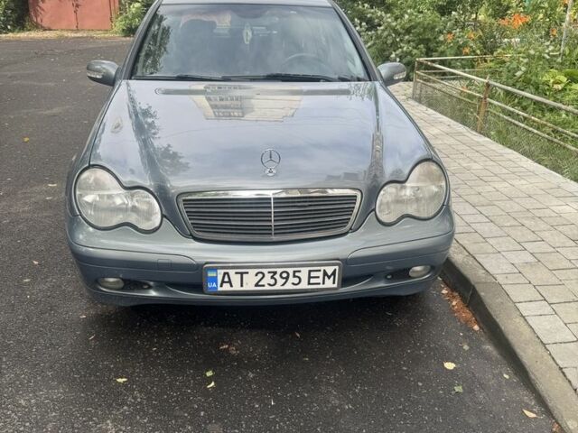 Серый Мерседес Ц-Класс, объемом двигателя 1.8 л и пробегом 257 тыс. км за 5000 $, фото 1 на Automoto.ua