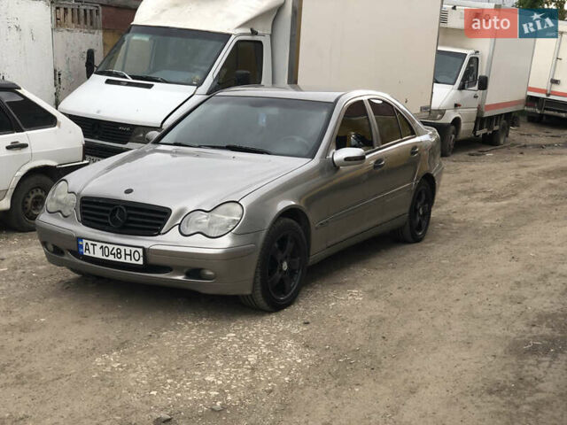 Сірий Мерседес Ц-Клас, об'ємом двигуна 1.8 л та пробігом 300 тис. км за 5000 $, фото 1 на Automoto.ua
