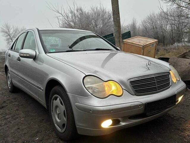 Серый Мерседес Ц-Класс, объемом двигателя 1.8 л и пробегом 240 тыс. км за 3500 $, фото 1 на Automoto.ua