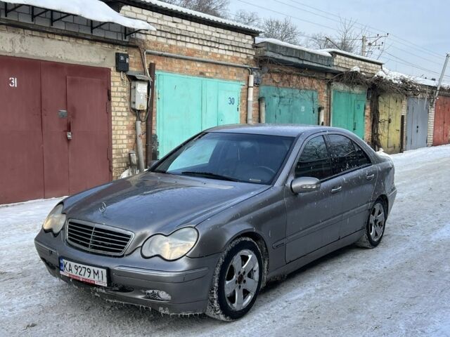 Сірий Мерседес Ц-Клас, об'ємом двигуна 2.1 л та пробігом 380 тис. км за 3300 $, фото 1 на Automoto.ua