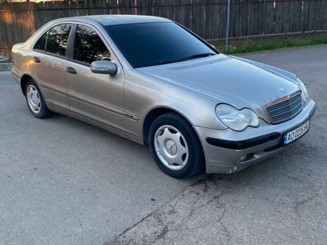 Сірий Мерседес Ц-Клас, об'ємом двигуна 2.1 л та пробігом 300 тис. км за 2999 $, фото 1 на Automoto.ua
